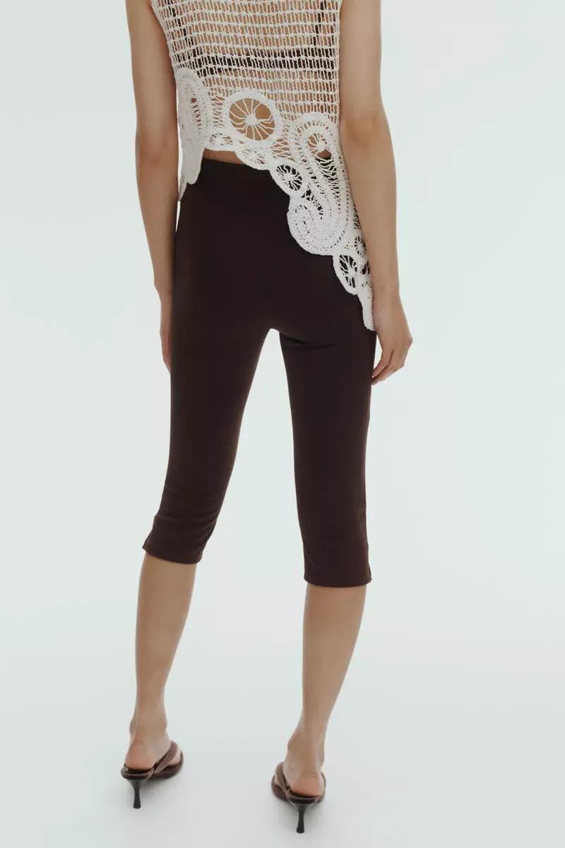 Crease-leg Capri leggings