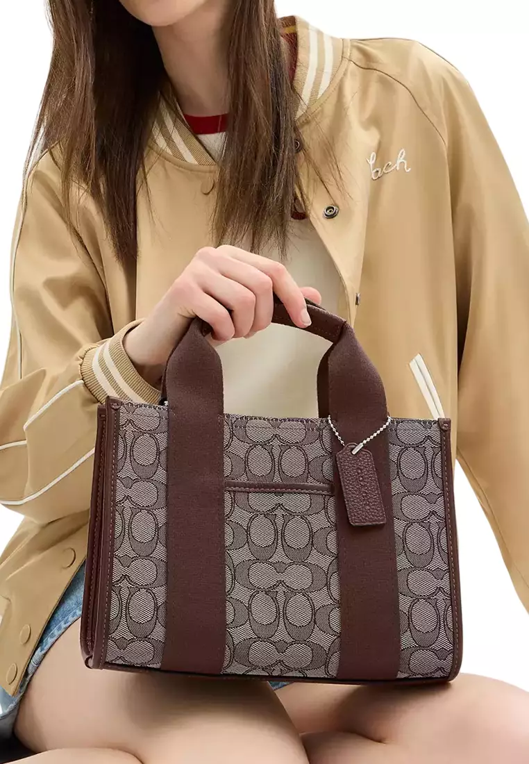 Smith Tote Bag 24 In Signature Jacquard - Oak/ Maple CAR78