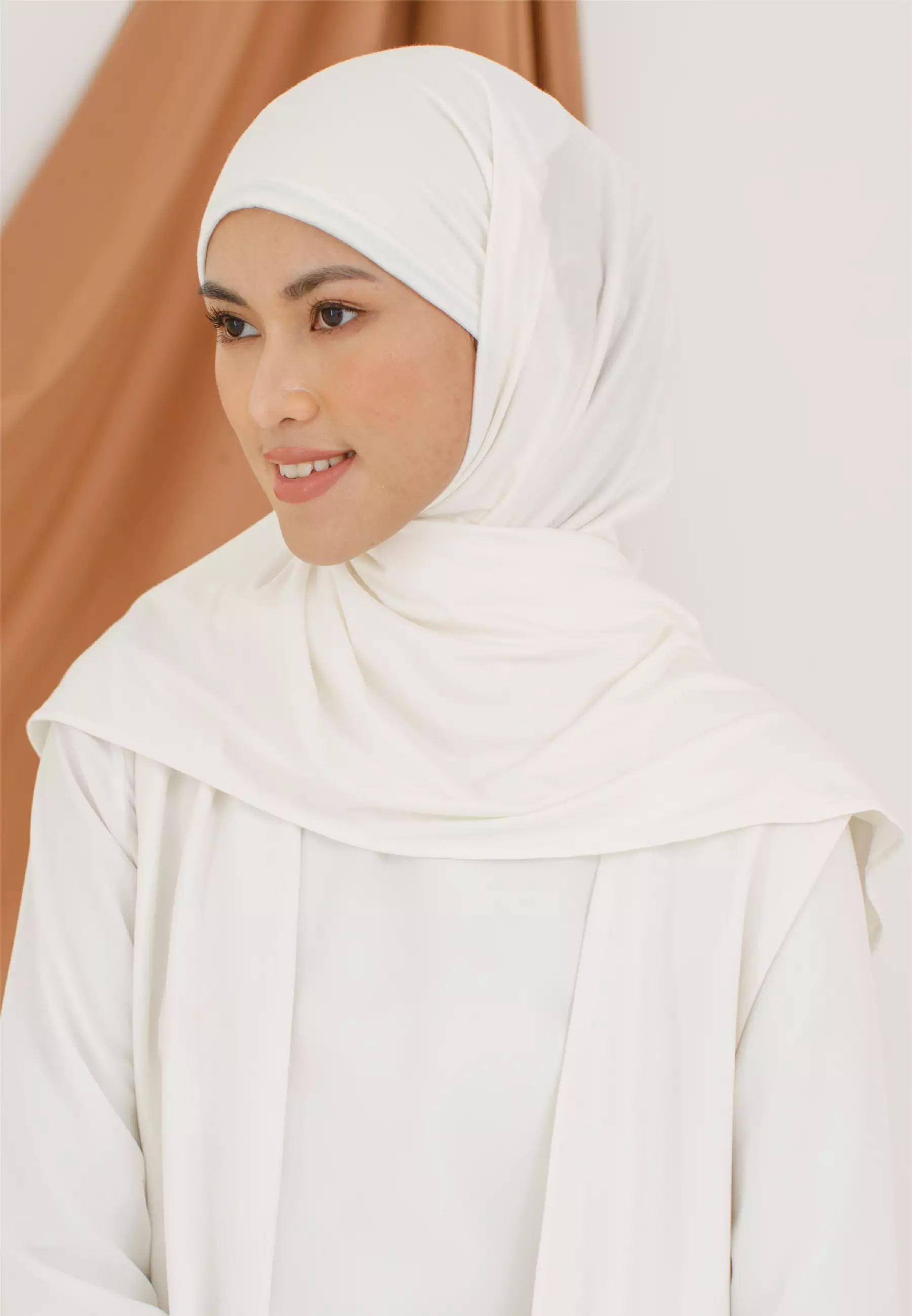 Rayna Instan Square Broken White