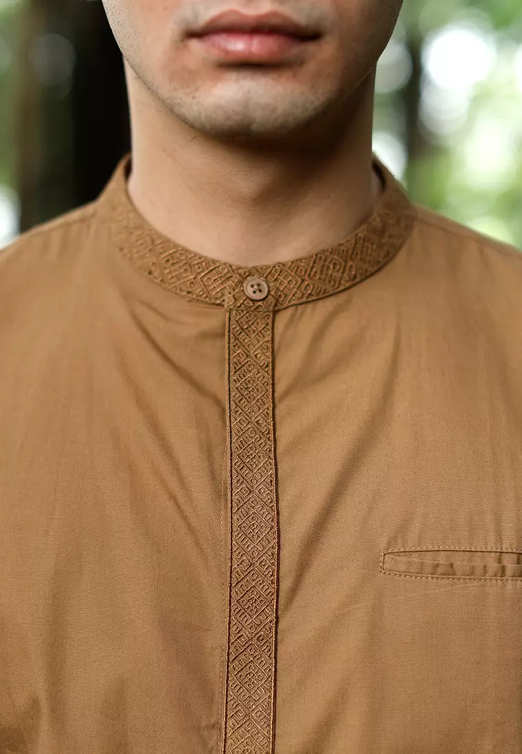 OXCON Kemeja Tangan Panjang koko bordir embrodiery collarless shirt Caramel