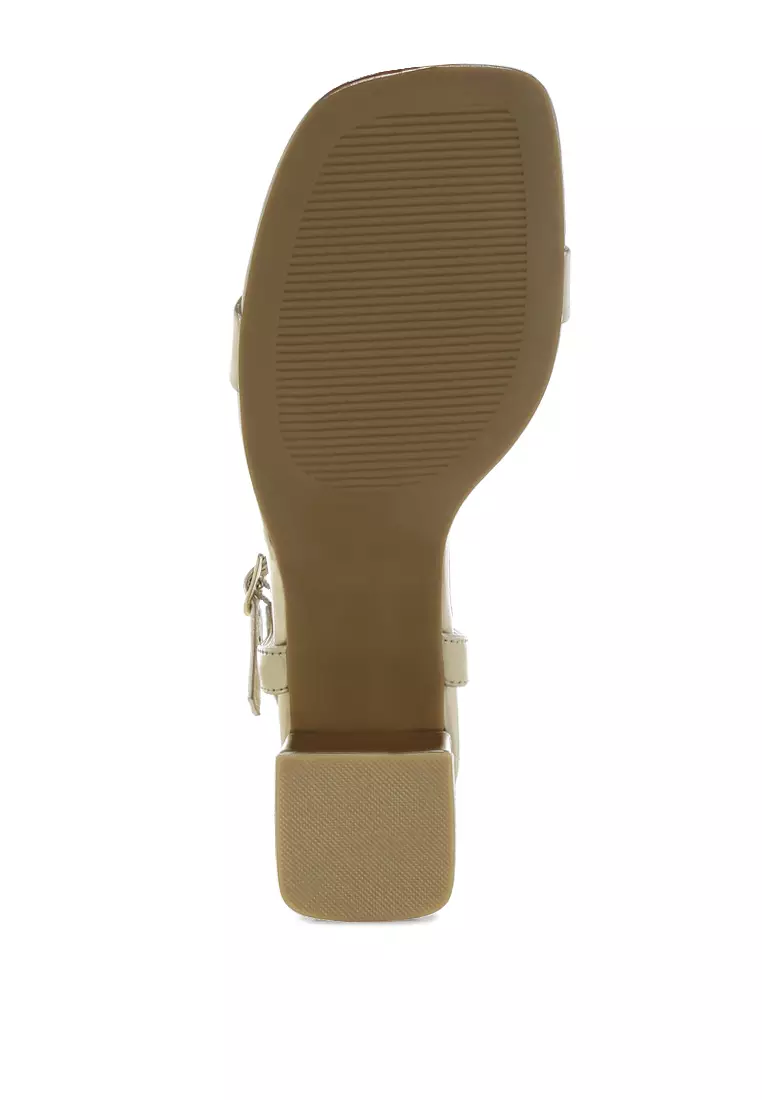 Sepatu hak blok kulit imitasi metalik warna emas