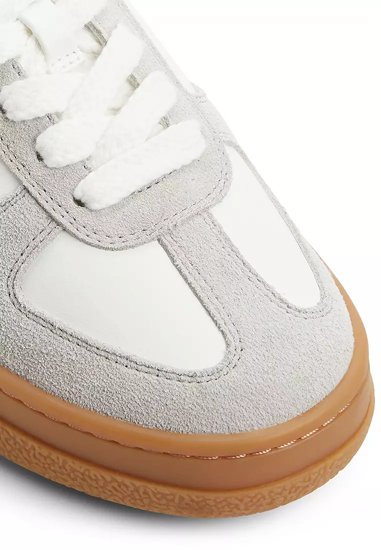 Deevale Sneakers