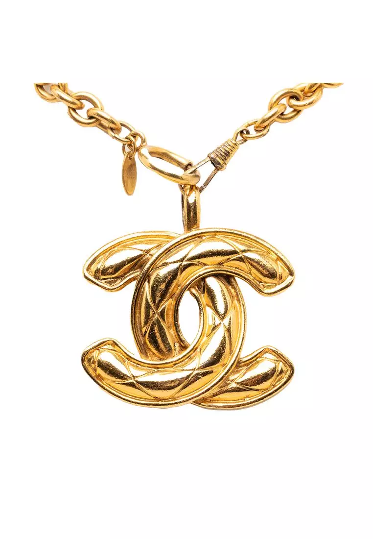 Pre-Loved Chanel Cc Gold Plated Quilted Pendant Necklace