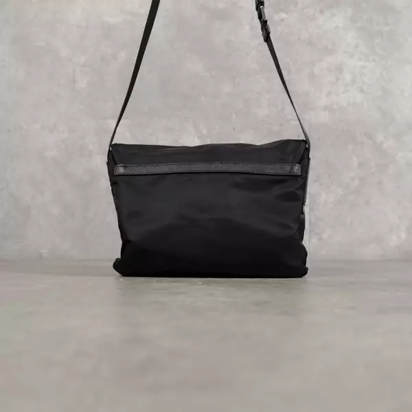 Tas PRADA RE-NYLON SAFFIANO GHW BLACK MESSENGER BAG WITH LS 100% ORIGINAL