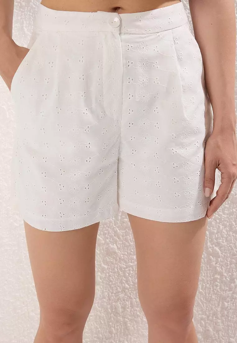 White Cotton Lined Brode Short Shorts & Bermuda Twoss25Sr00225