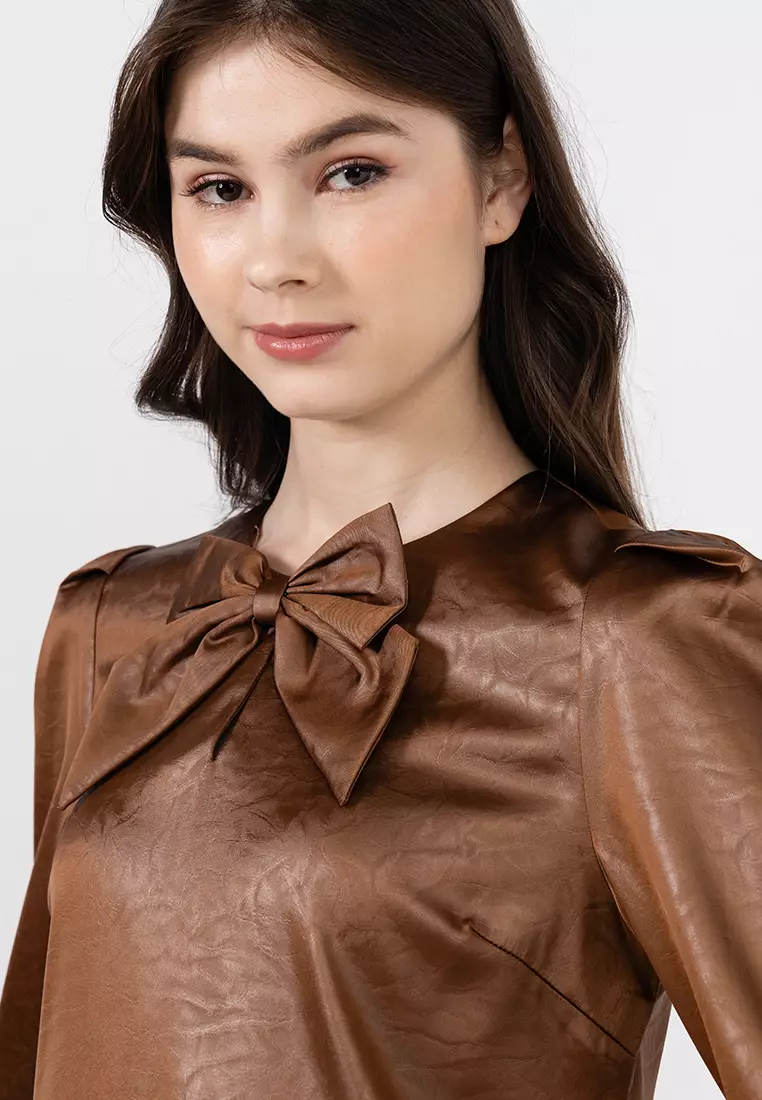 REFINED BAJU KURUNG IN A LEATHER STRUCTURED SHEEN FABRIC
