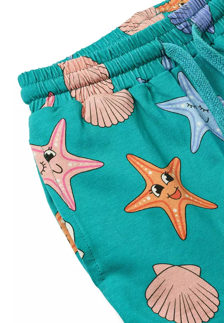 Shorts with starfish