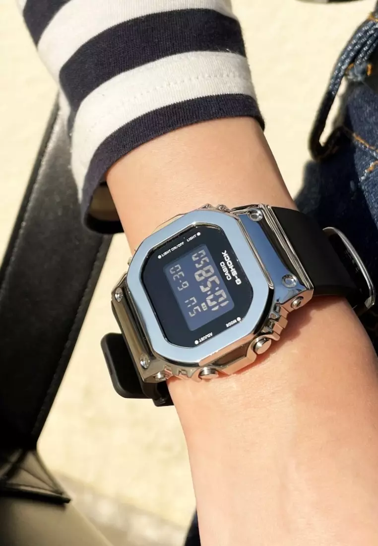 G-SHOCK 蛍光色の GM-S5600-1JF