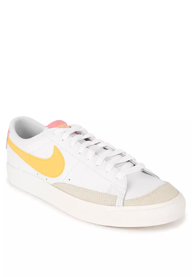 blazer low 77