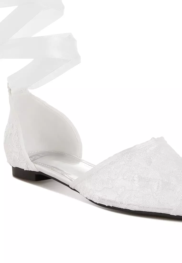 Sandal Datar Tali Mutiara & Berlian Imitasi Warna Putih