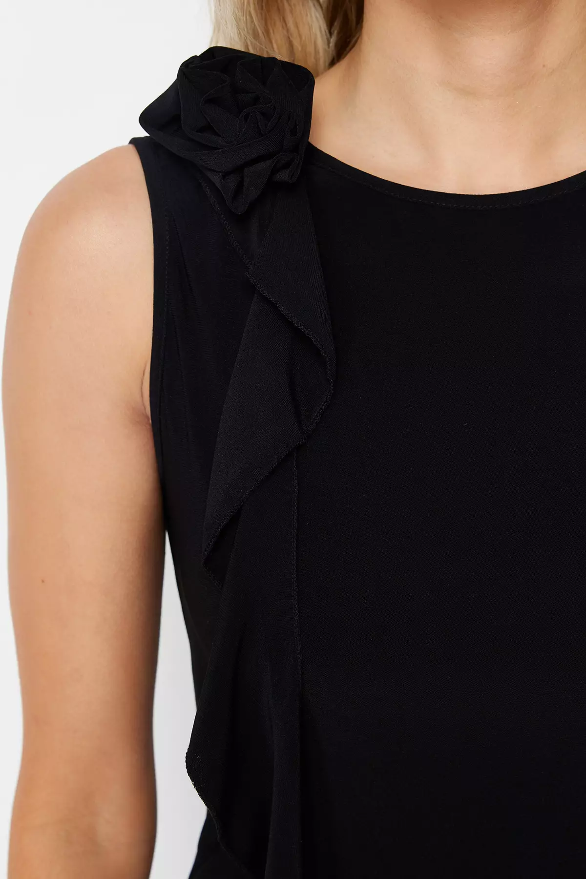 Jual Trendyol Rose Ruffle Top Original 2025 | ZALORA Indonesia