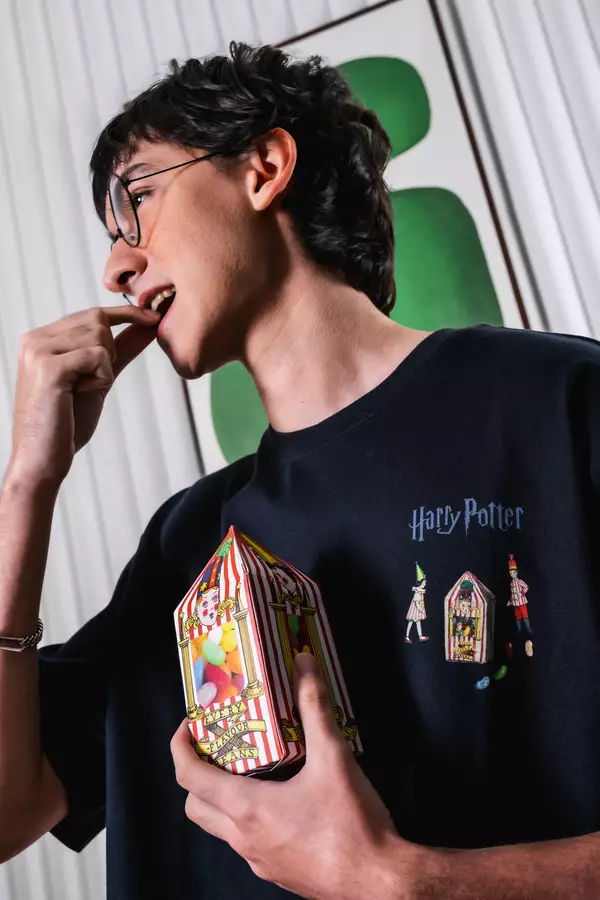 FACILITY Harry Potter Collection - Great Hall Feast Museum Boxy Tee - Sky Captain Blue