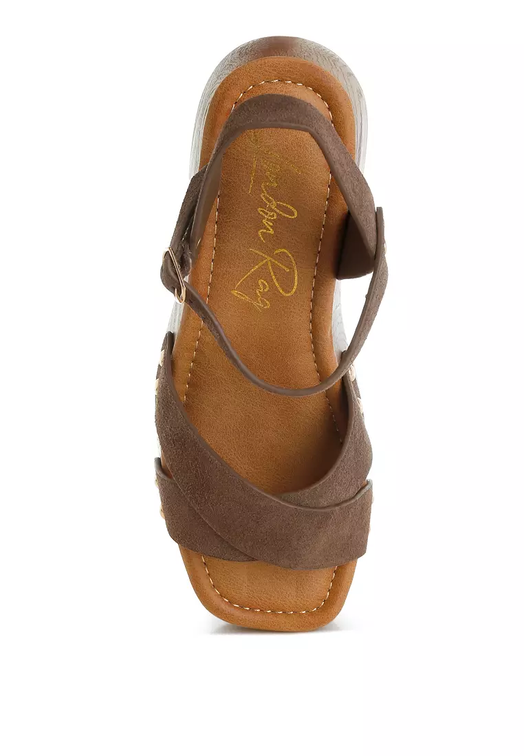 Sandal Bakiak Suede Asli Bertabur Paku Warna Coklat