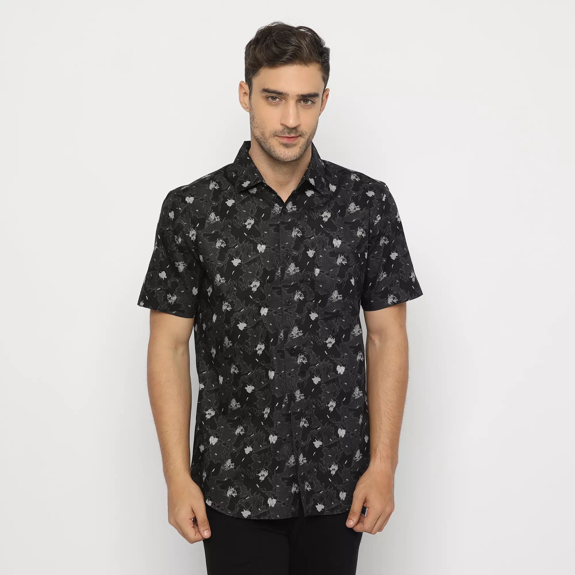 Platini Kemeja Motif Pria Lengan Pendek Katun Hitam 132161