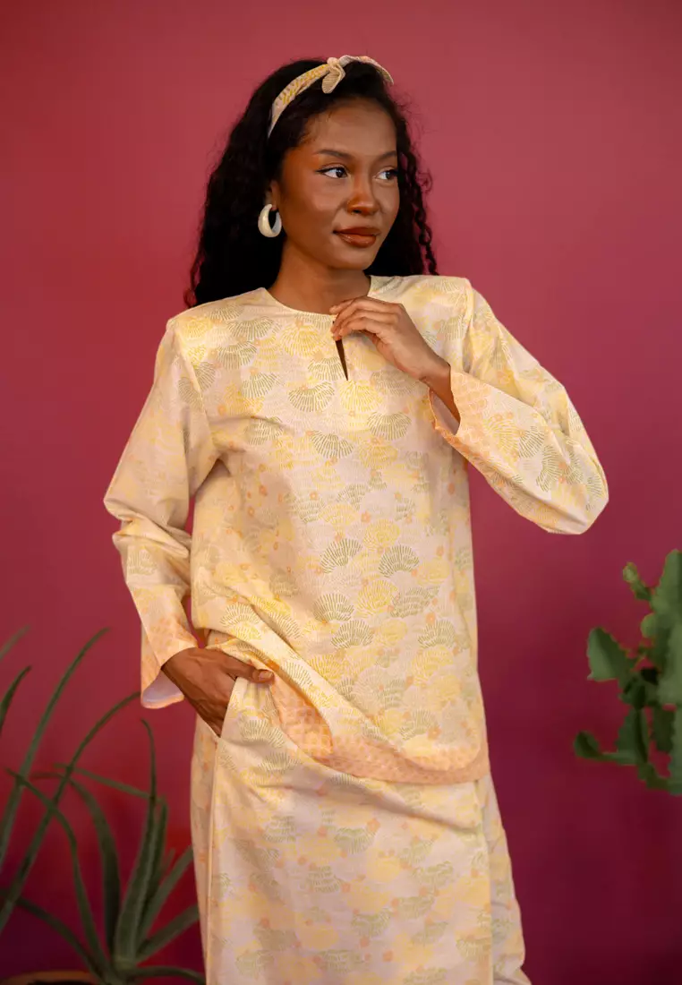 (BS X Bunga dan Bintang) Murni Kurung in Jingga