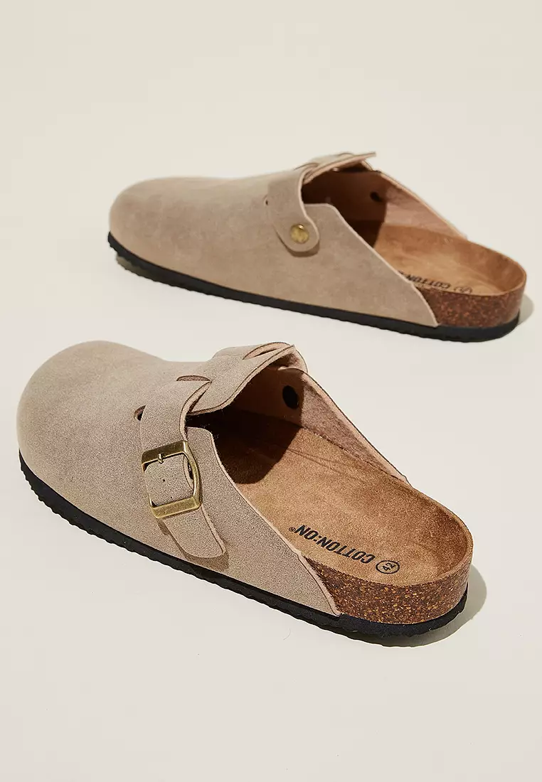 Closed Toe Buckle Slides