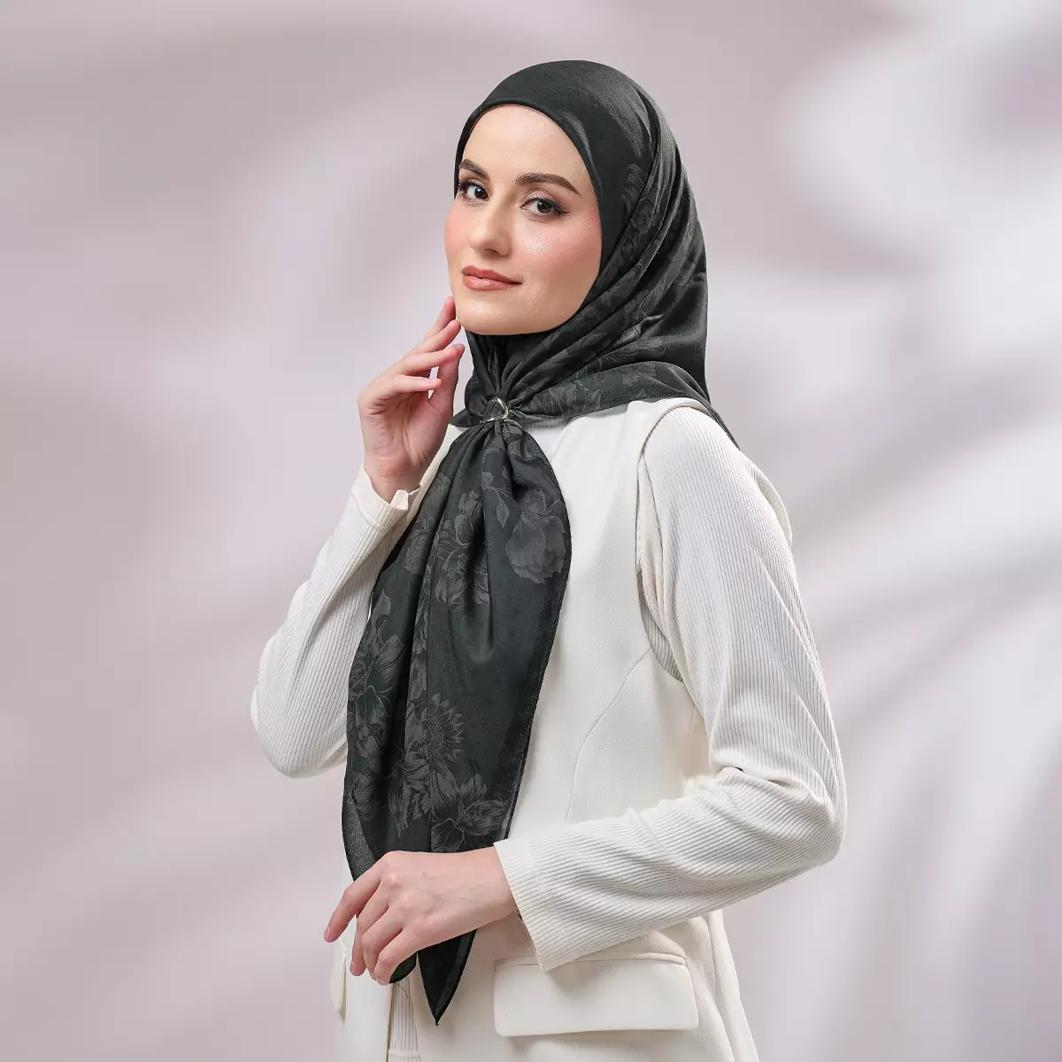 [INCLUDE HARD BOX] ZM Zaskia Mecca - Karisma Emerald Silky Voal Primadona Series Hijab Motif Segi Empat Scarf