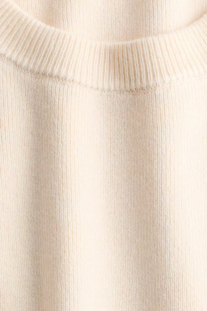 Fine-knit sweater vest