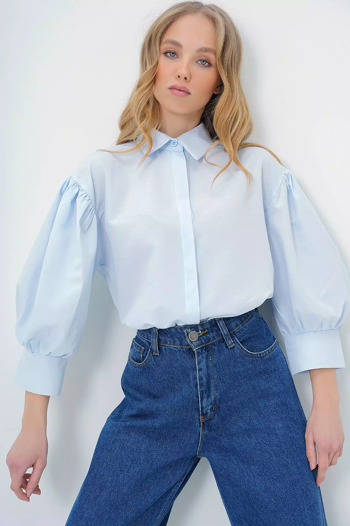 Women's Baby Blue Balloon Sleeve Hidden Placket Basic Poplin Shirt