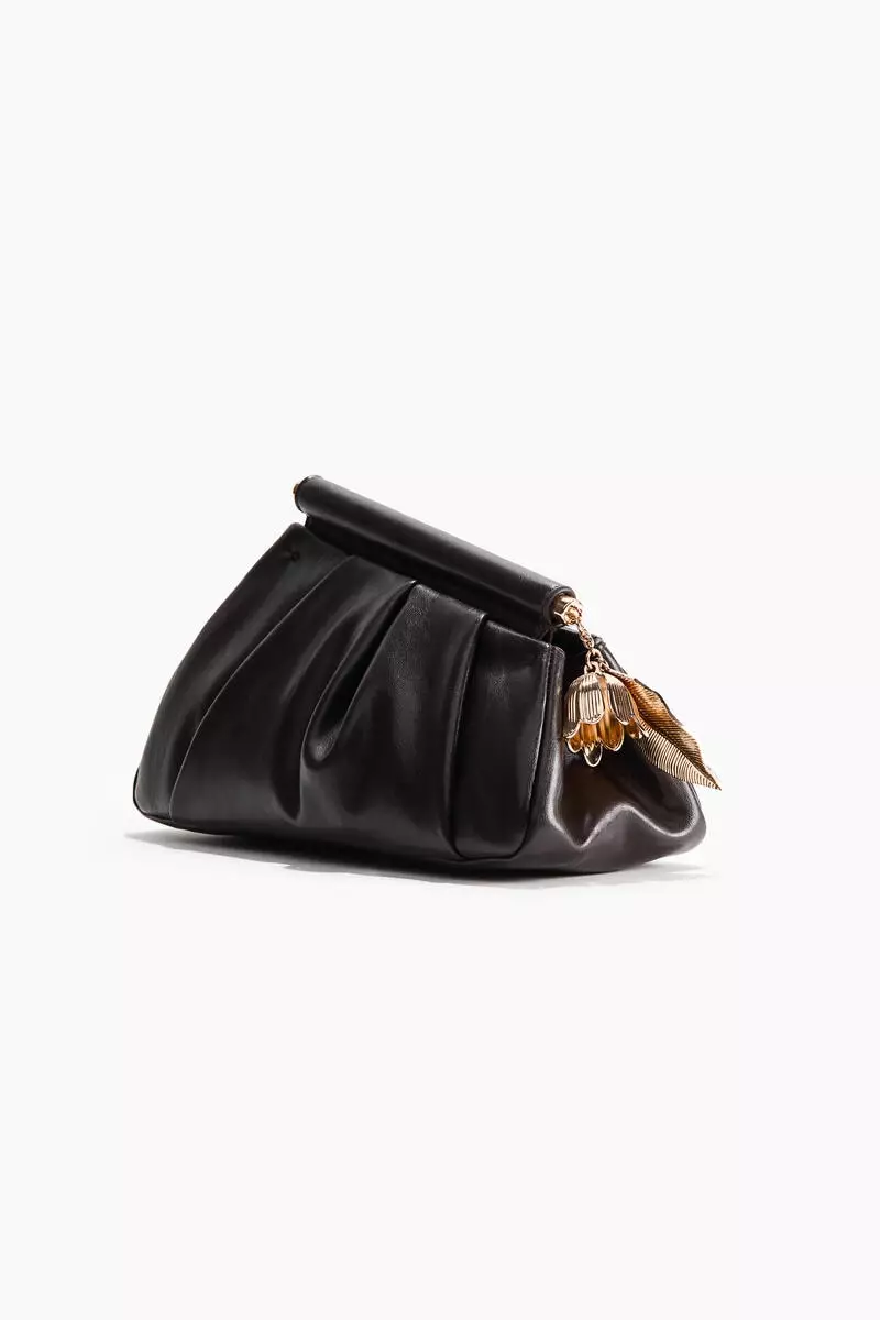 Asymmetric clutch