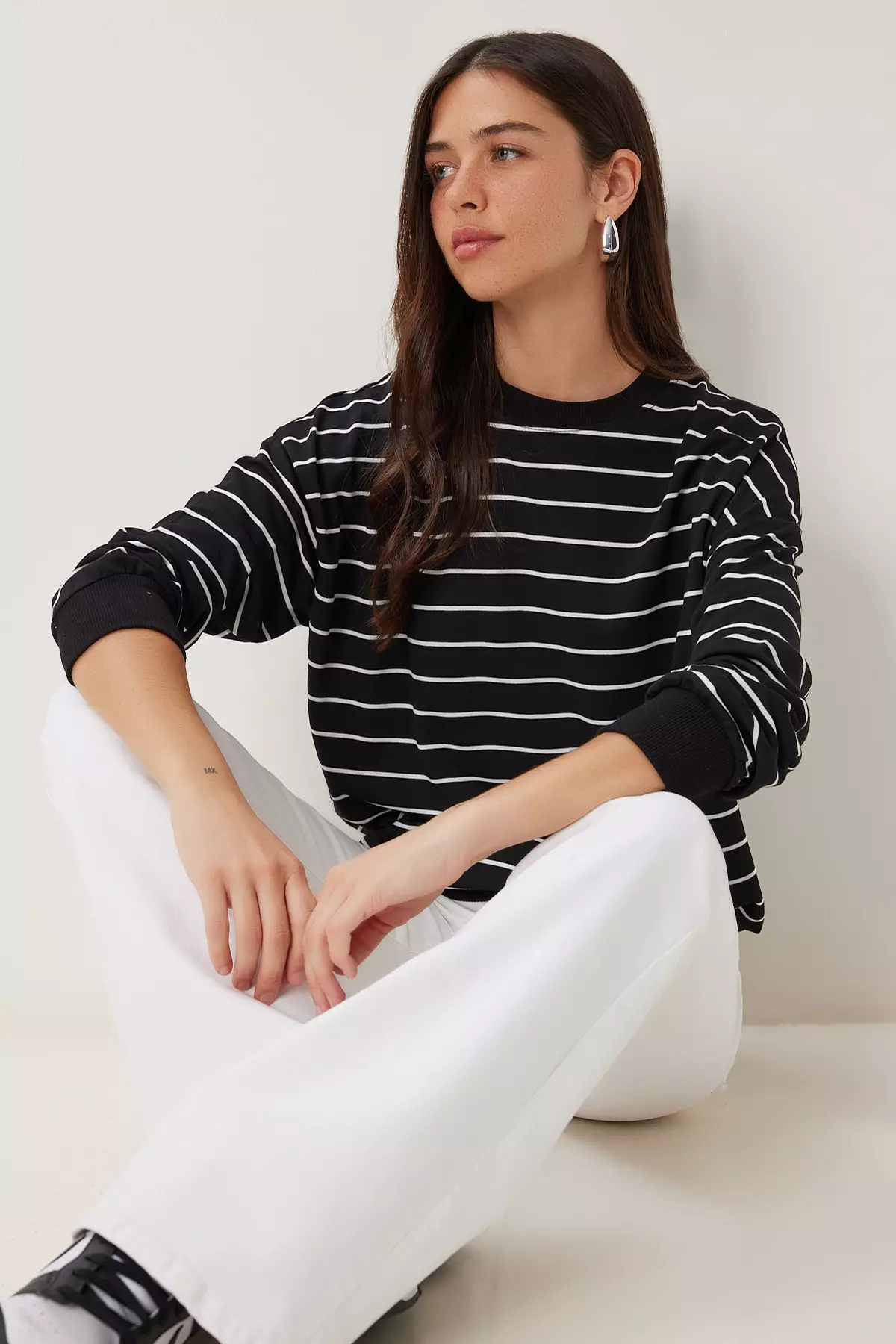 Women's Black White Striped Oversize Knitted Sweatshirt Zv00339