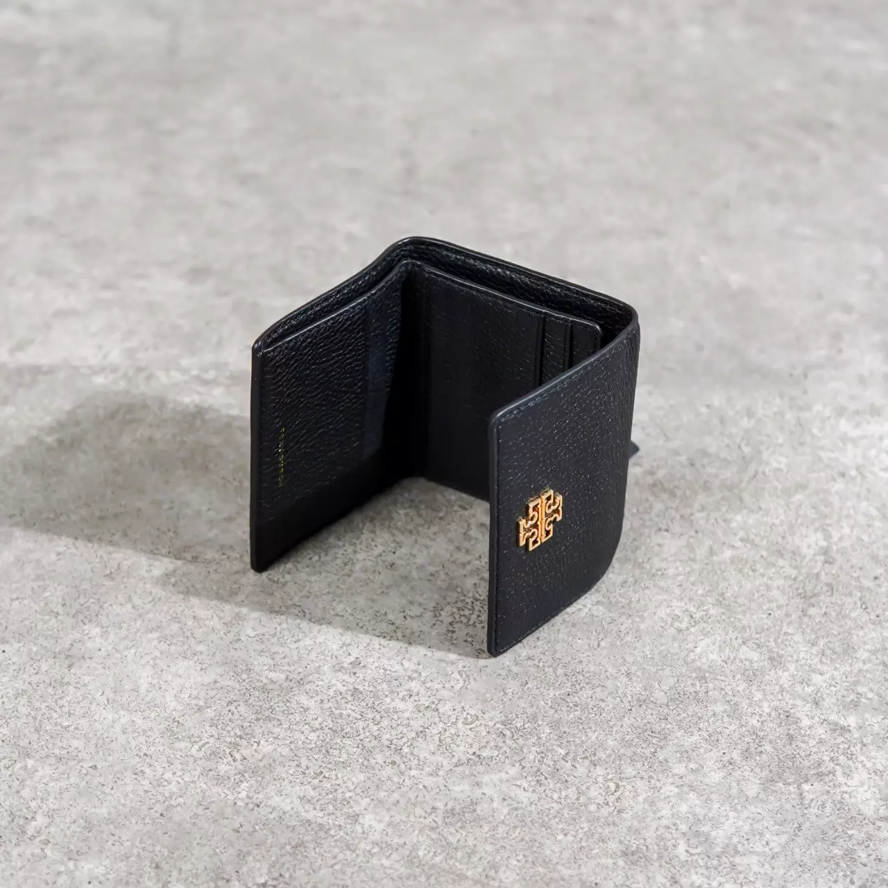 Dompet TORY BURCH LOGO OUTLINE GHW BLACK TRIFOLD WALLET 100% ORIGINAL