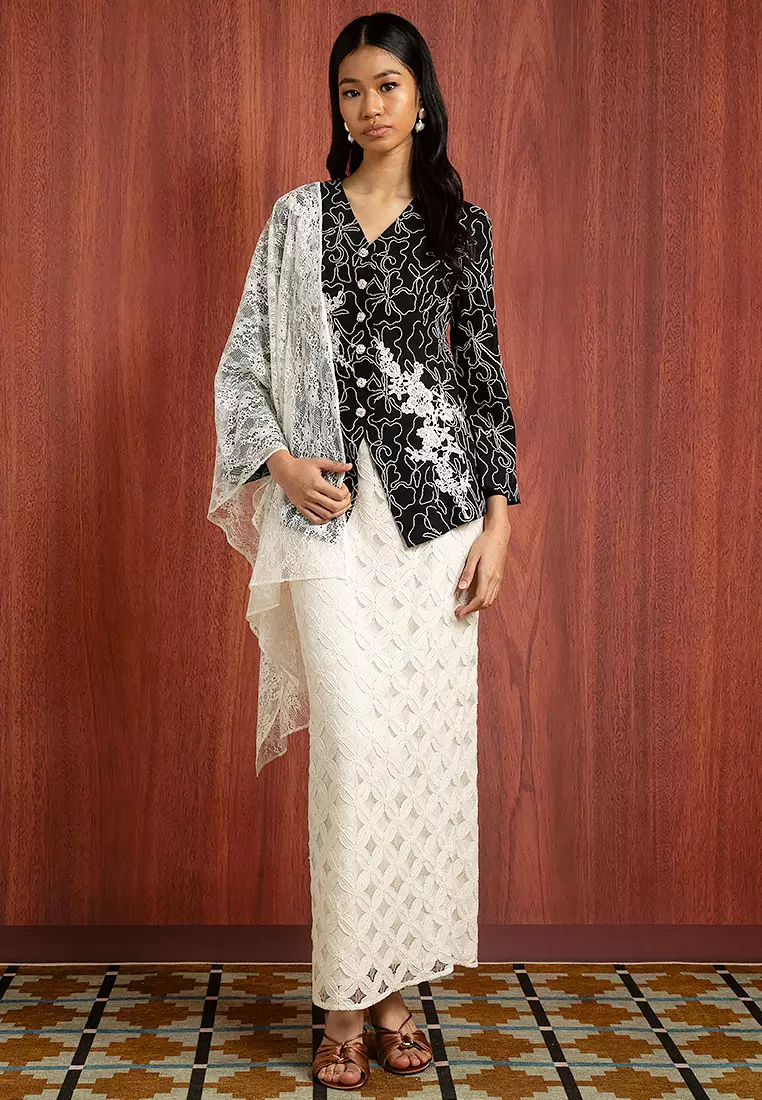 HANI EMBROIDERY KEBAYA SET WITH SHAWL