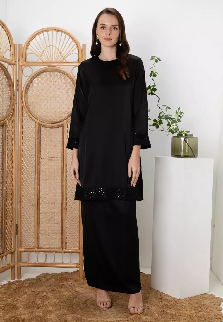 MAHARANI Lace Sequin Baju Kurung Pahang Kipas Belakang in Black