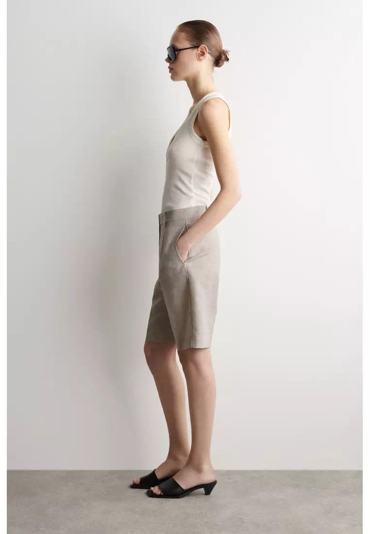 TAILORED LINEN SHORTS