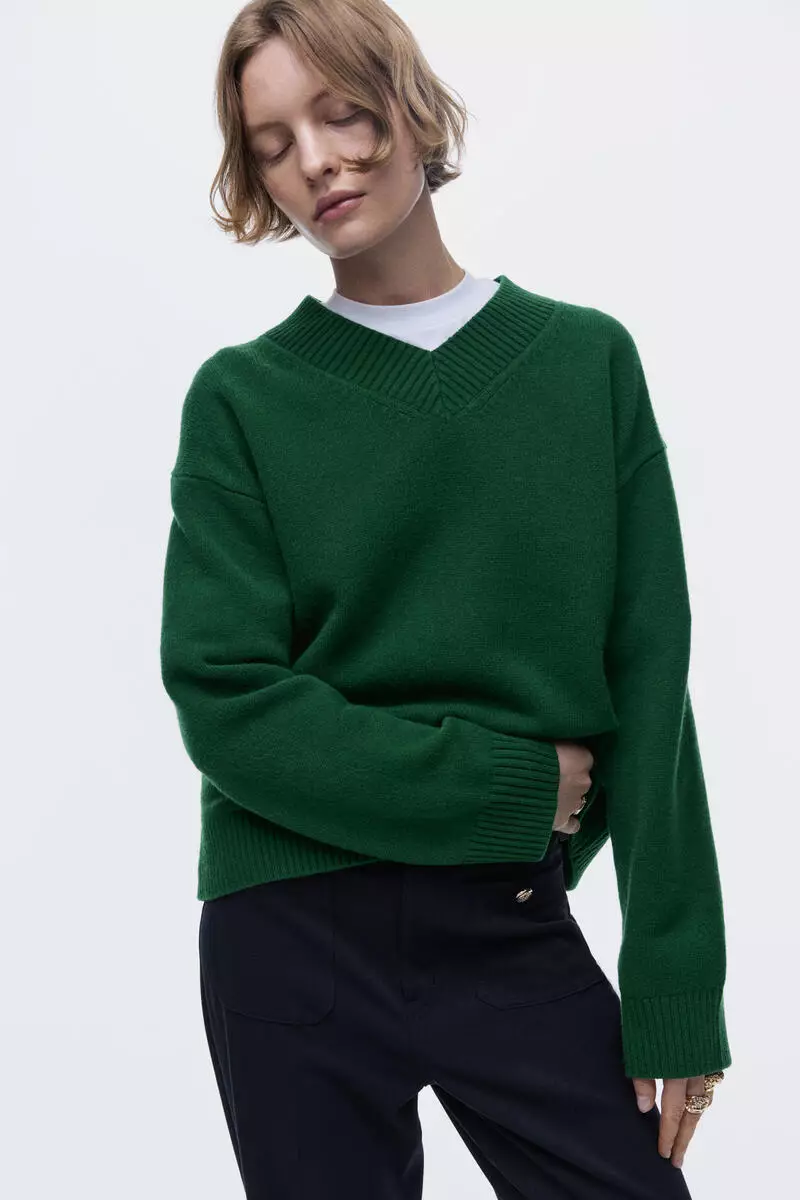 V-neck jumper