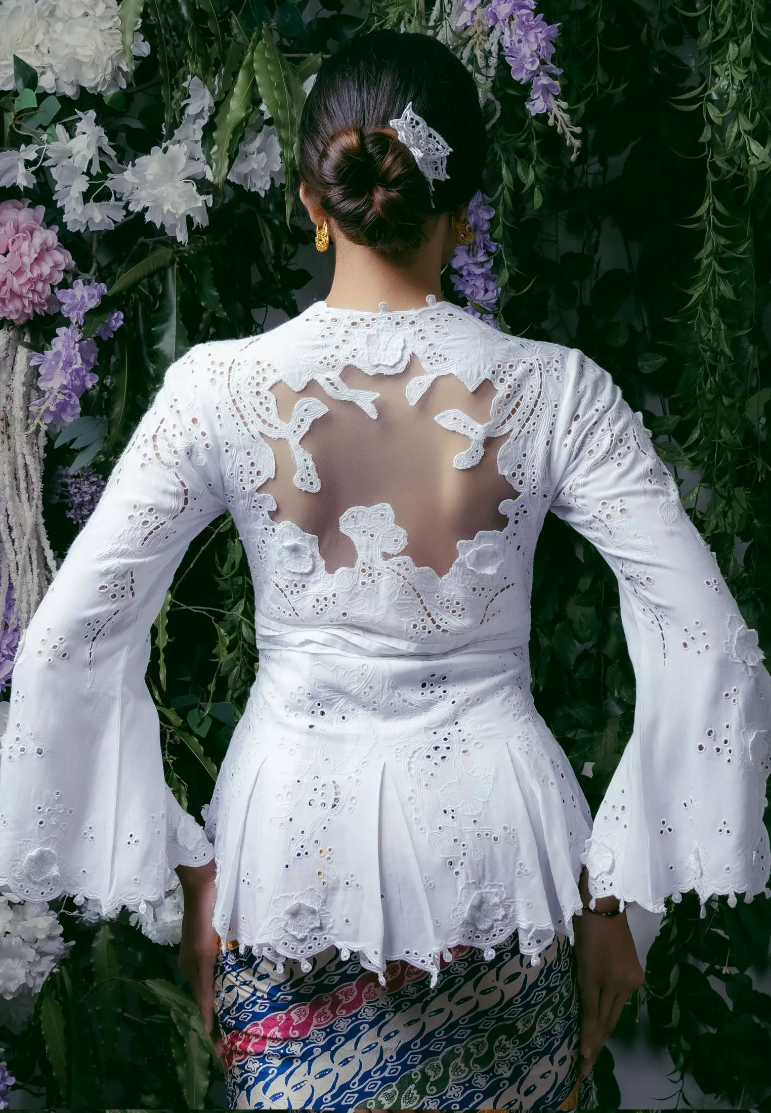 Thunlis Kebaya White