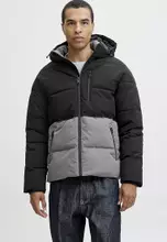 Castlerock/Detail: Black Blocking