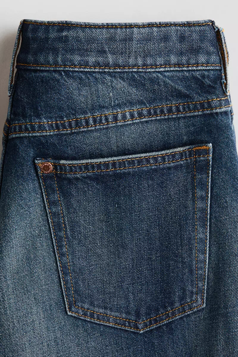 Relaxed Tapered Fit Jeans