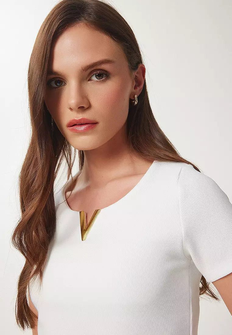 Gold Accessory Ribbed Knitted Blouse