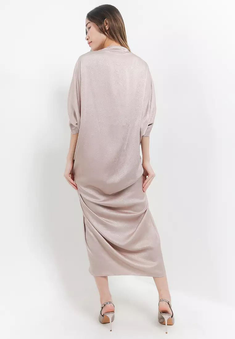 Textured Silk Penguin Kaftan With 3 Flo Detail