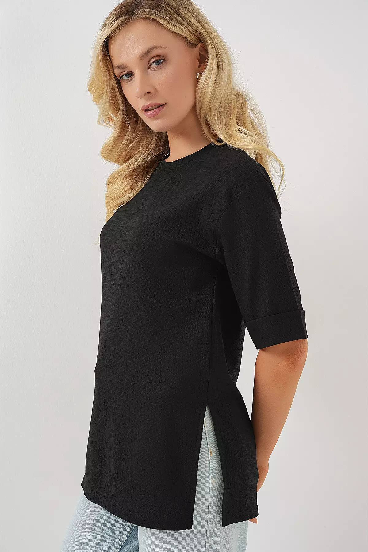 4332 Knitted T-Shirt With Side Slits - Black