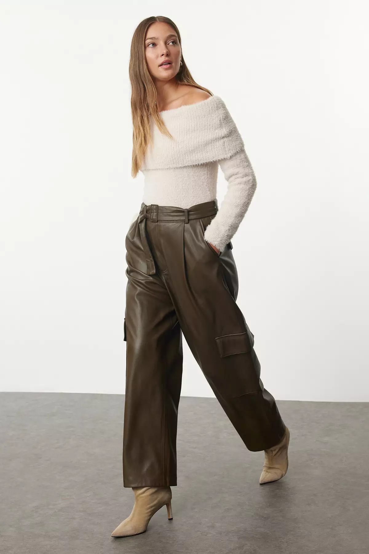 Stone Carmen Collar Hairy/Beard Thread Knitwear Sweater TWOAW24KZ00121