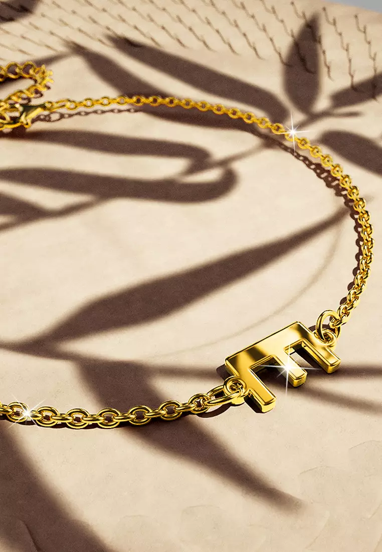 Bold Alphabet Letter Initial Charm Bracelet in Gold Tone - E