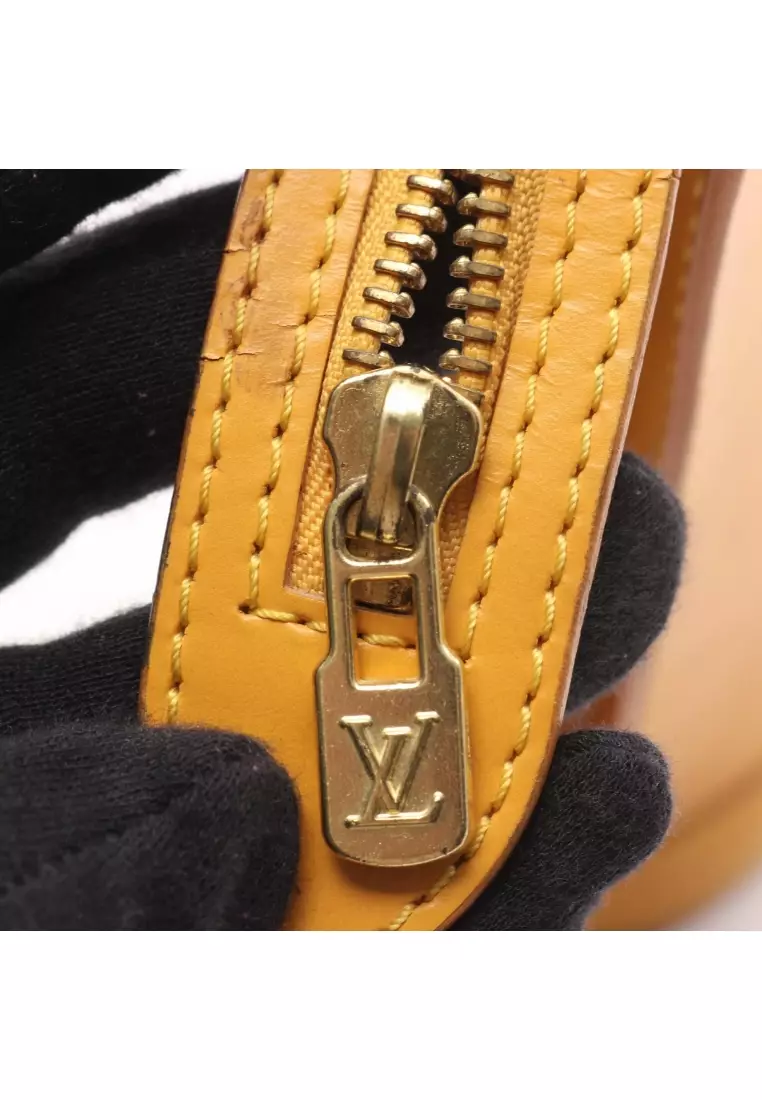 Pre-Loved Louis Vuitton Saint-Jacques Epi tassi yellow Handbag leather yellow