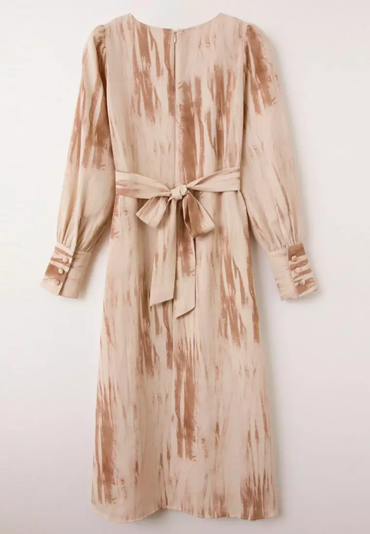 不易皺筆刷印花收腰綁帶長洋裝《DA9424》