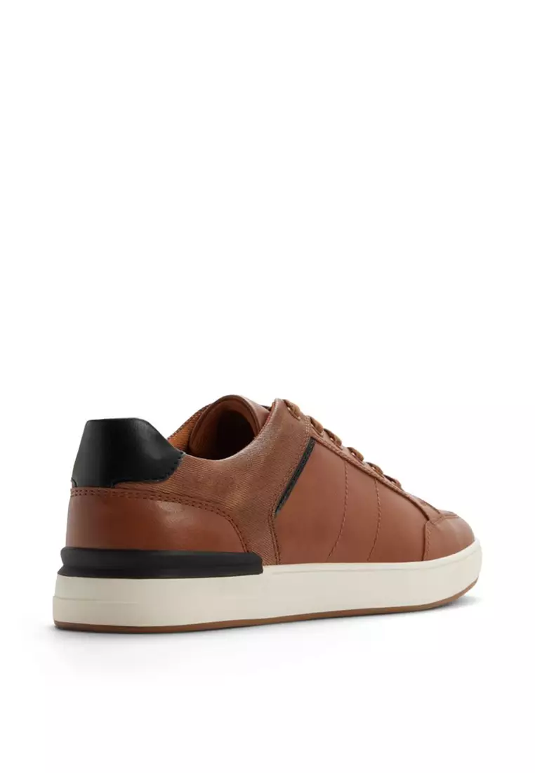 Adams Sneakers