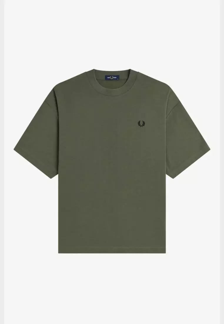 Fred Perry M2478 Back Print Vertical Graphic T-Shirt (Laurel Wreath Green)