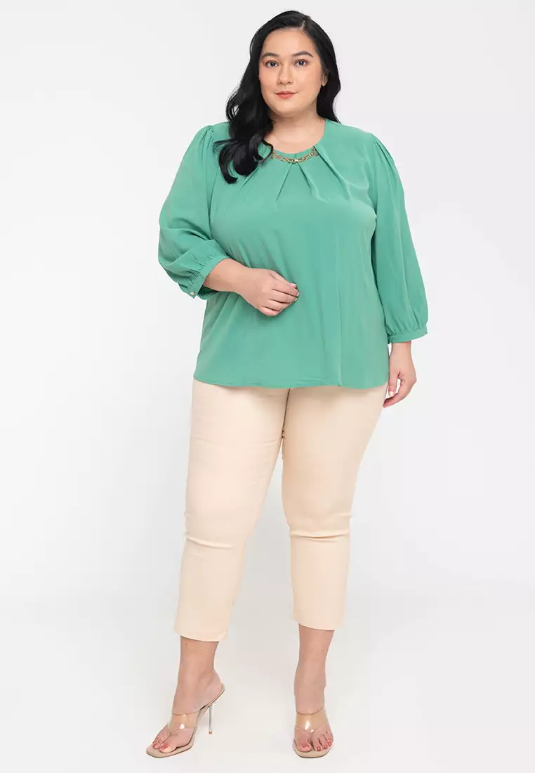 Cezanne Top With Neck Accent