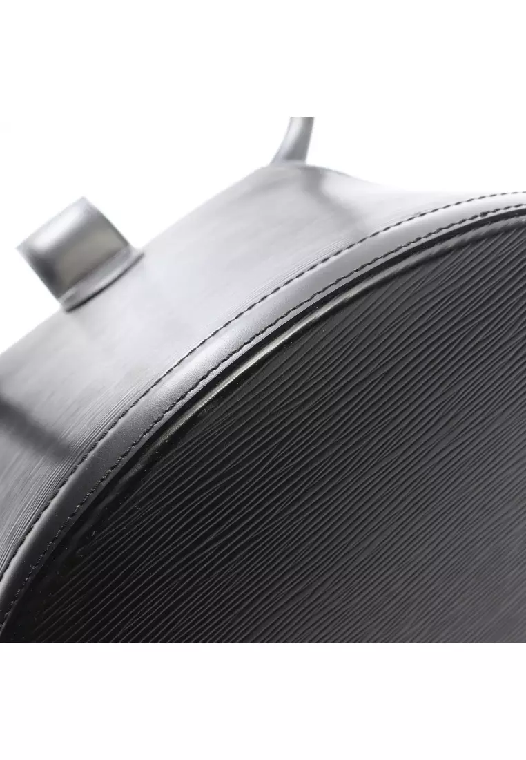 Pre-Loved Louis Vuitton Cluny Epi Noir Shoulder bag leather black