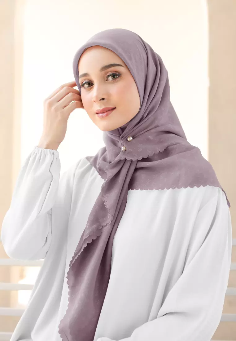 Rada Embossed Square | Hijab Polycotton Scarf Segiempat - Purple Mauve
