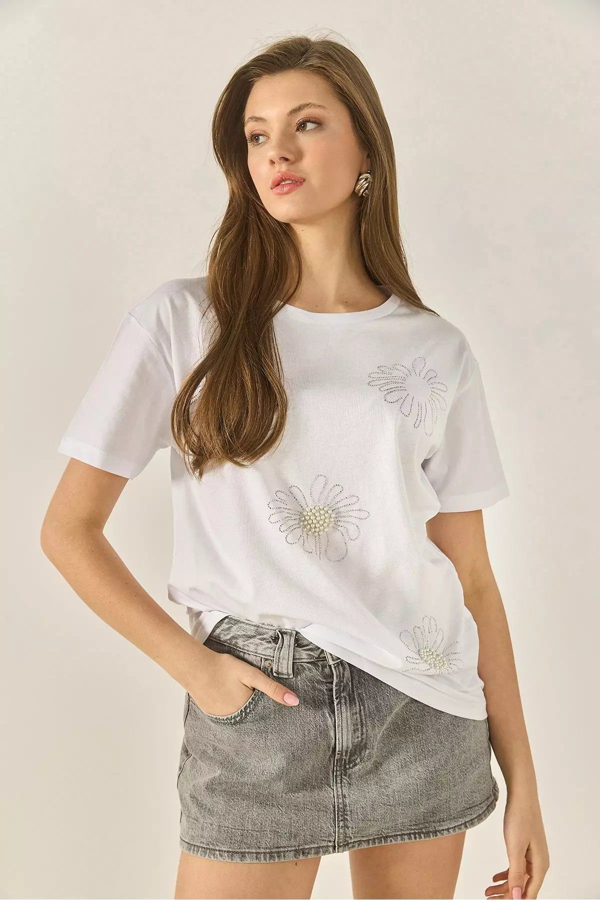 Women's Flower Motif Stone Bead Embroidered Regular Fit Cotton T-Shirt 8128 60283300