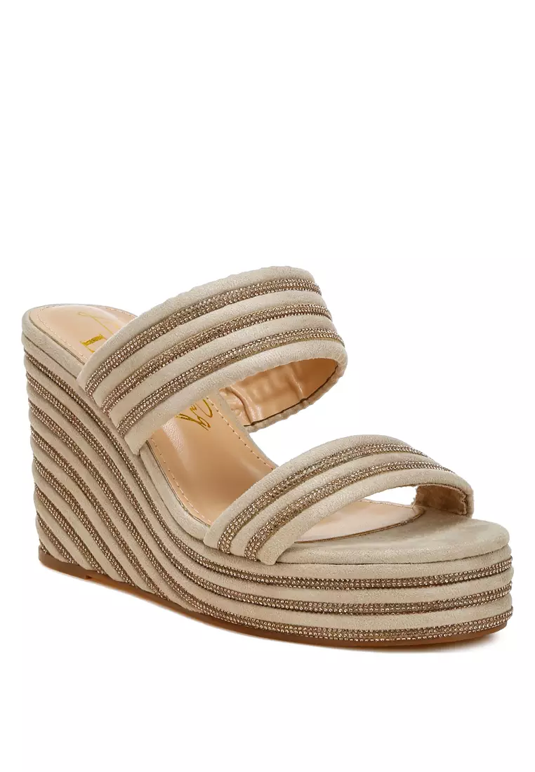 Sandal Wedges Berhias Berlian Imitasi dalam Warna Krem