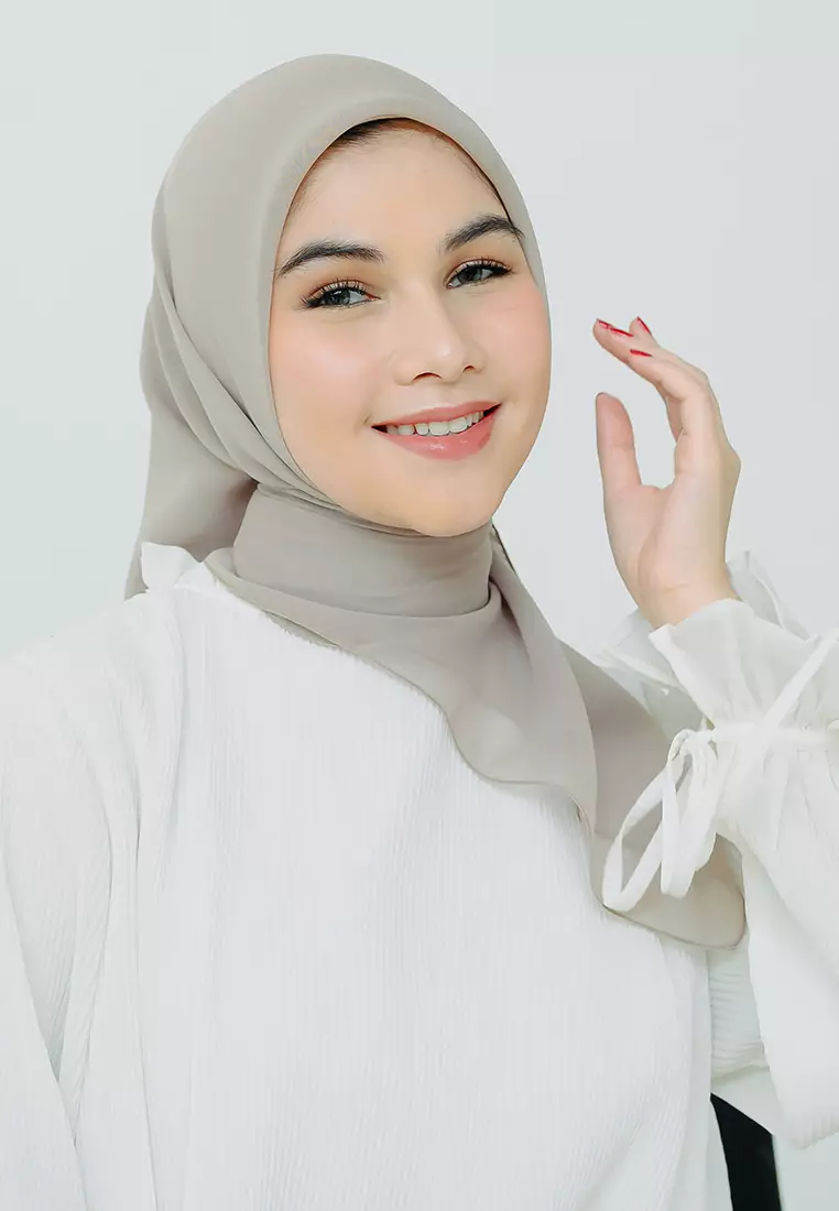 Polly Cotton (Hijab Segiempat Bella Square) Creamy Light Grey