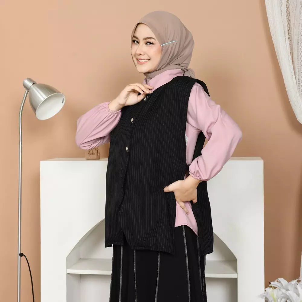 Devara Vest - Black M19549 R87S4