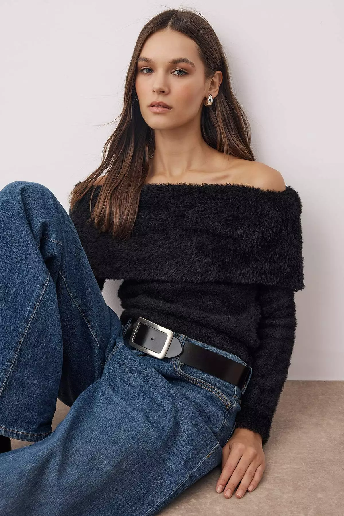 Black Carmen Collar Feathered/Beard Thread Knitwear Sweater